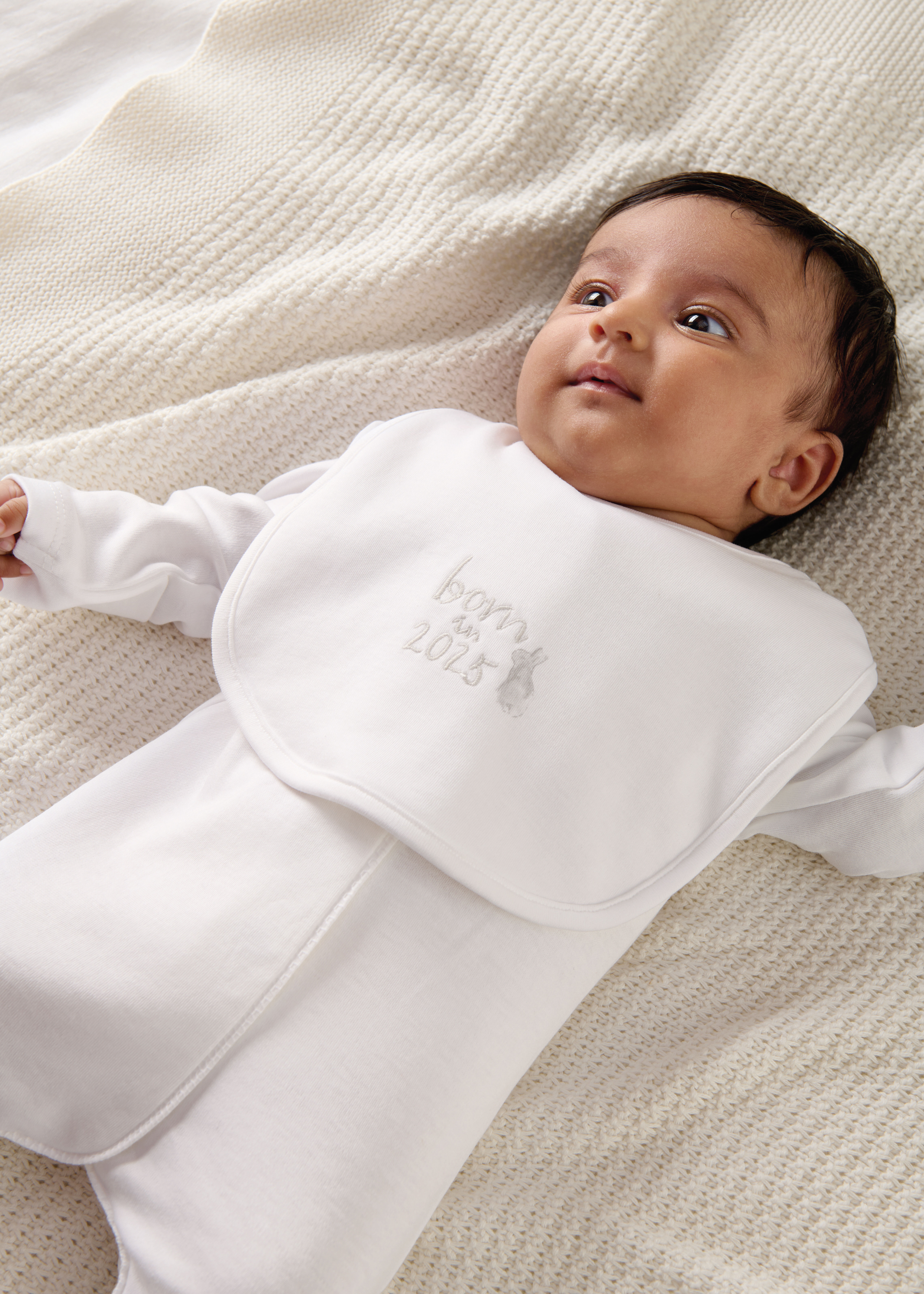 Born in 2025 Baby Girl - 2 Piece Gift Set image number 3